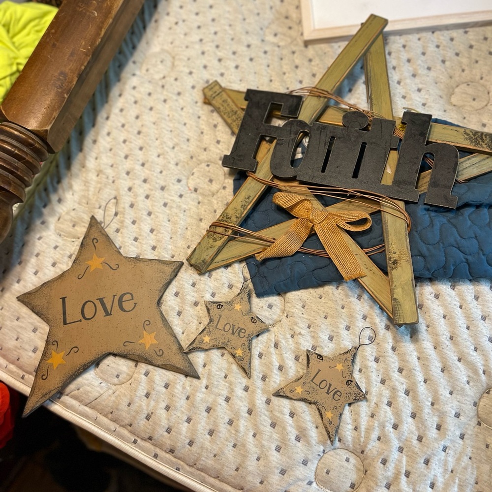 Primitive wall decor